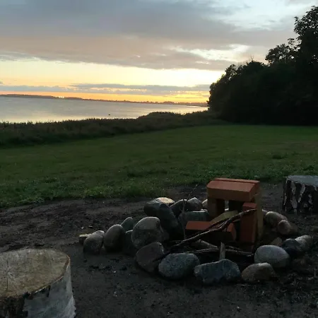 Hytte I Forste Raekke Til Fjord *