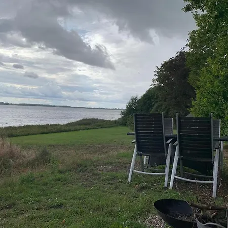Hytte I Forste Raekke Til Fjord Pensionat